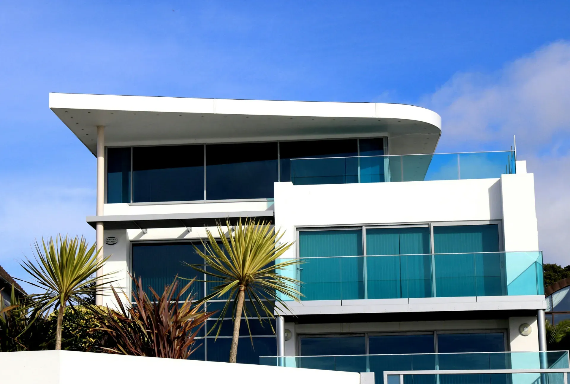 Explore-Luxury-Living-Investments-Opportunities-with-DeHoof-in-Cape-Town.webp
